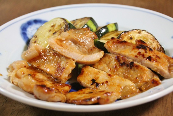 豚肉の味噌炒めはごはんと合います